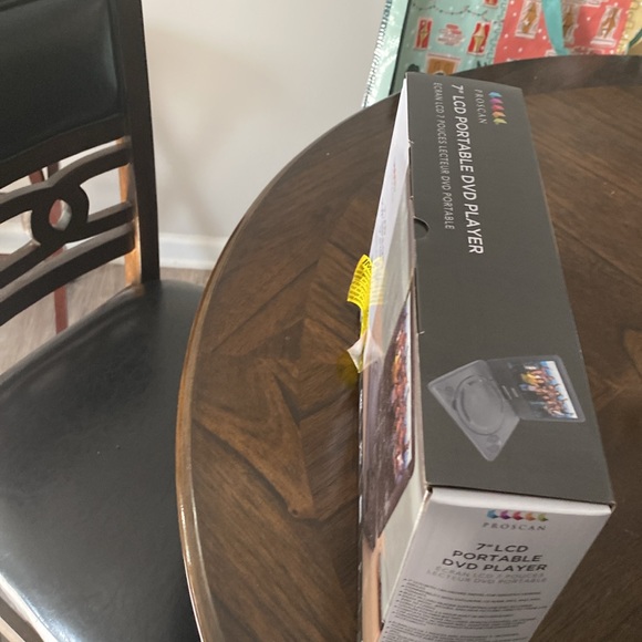 Brand new 7” portable dvd player - Picture 2 of 3